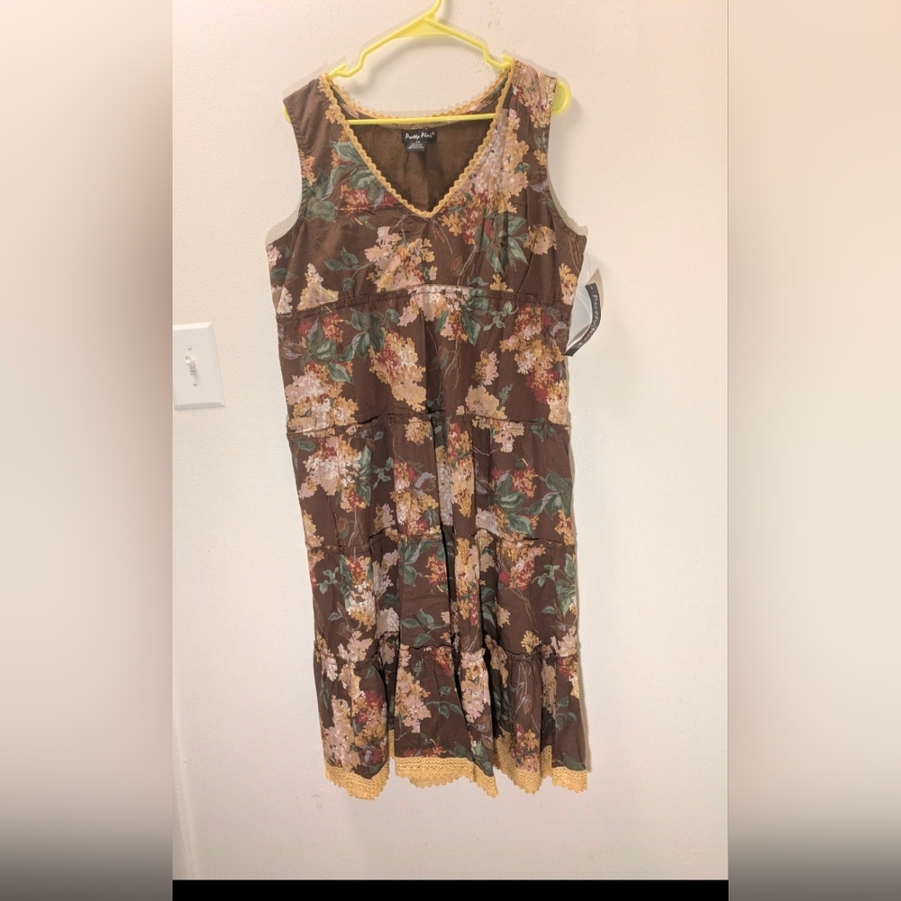Charming Floral Maxi Dress with Yellow Accents